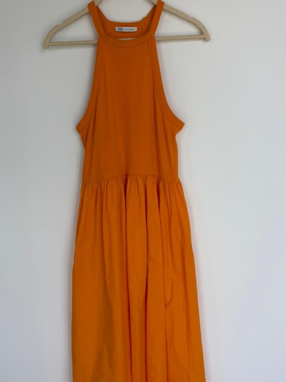 🍊 Zara Orange Ribbed Maxi Dress – Size M